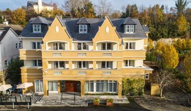 Earls court Exterior